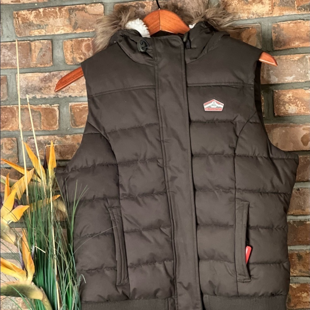 Women’s Superdry Faux Fur Hooded Gilet. Excellent condition. Size Large